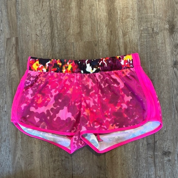 adidas Pants - ADIDAS WATERCOLOR MESH ACTIVEWEAR SHORTS (L)